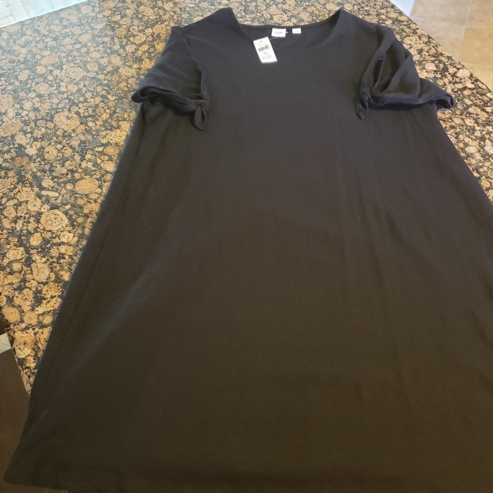 Black short sleeve dress